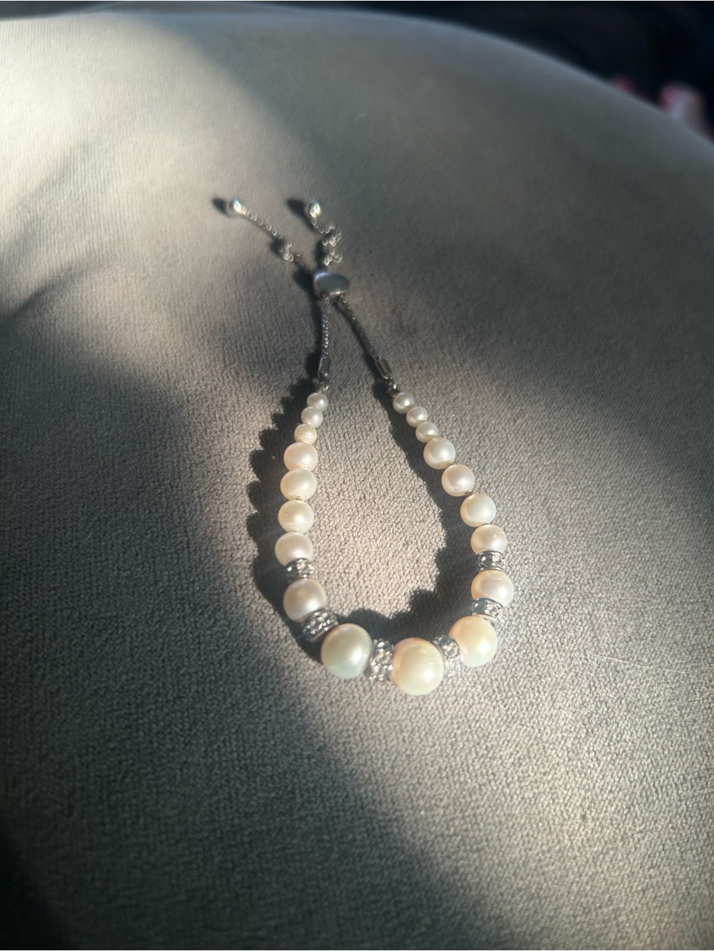 Elegant Pearl and Silver Accent Bracelet - Cream Pearl